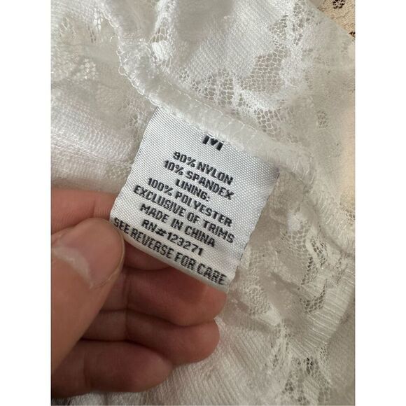 White laced corset top - Picture 9 of 9